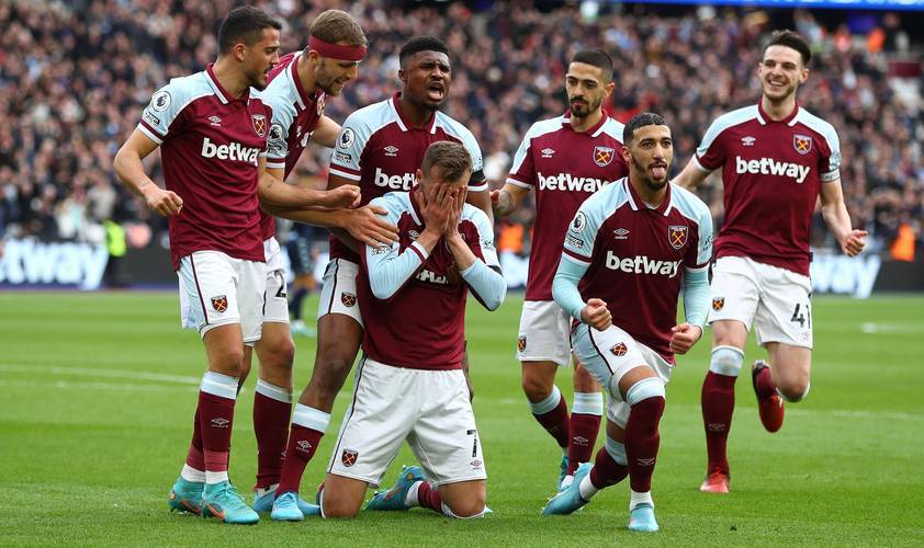 斯基拉：两家英超俱乐部和本菲卡关注着洛伦佐-卢卡